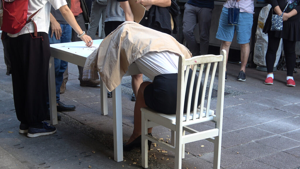 “Lunch Break 午休” from Hsu Yi Ting’s Floating Body, Performance Projects.飄浮身體行為